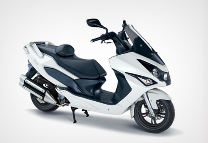 Τα νέα Daelim S3 ανήκουν στην οικογένεια των GT. Εδώ η έκδοση των 125 κ.εκ.